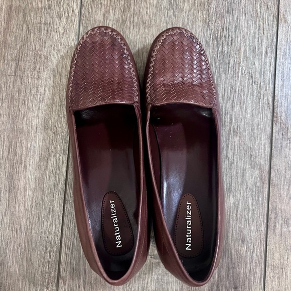 Naturalizer demure Brown Leather Loafers boardroom chic with Woven Design 7 - Picture 1 of 7